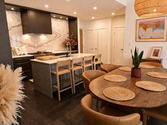Paloma | Resort-Style Lakeshore Condo with Pool - Image 2